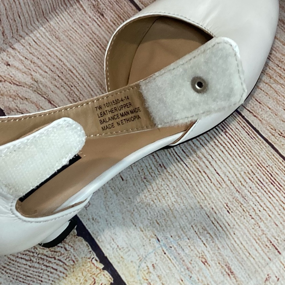 Array Classic White Heels With Strap - image 6